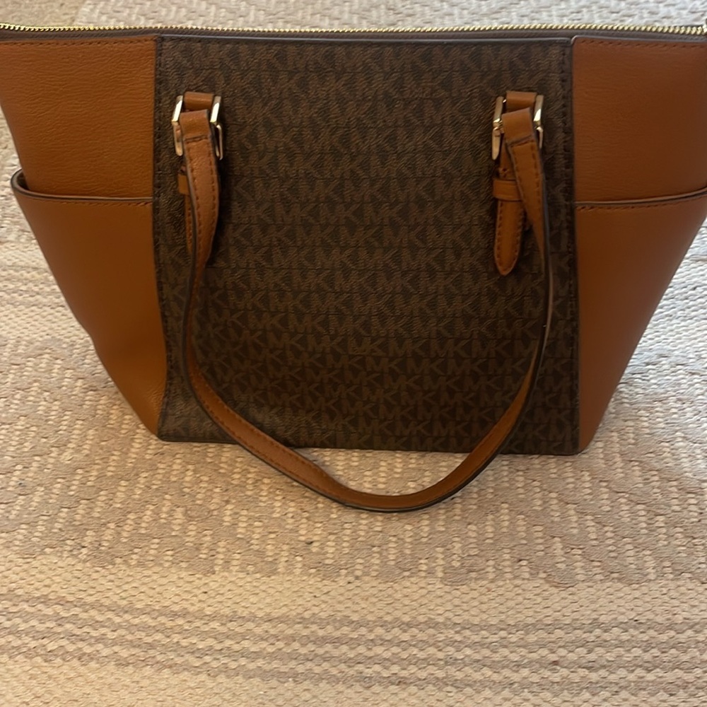 Michael Kors Charlotte zip top tote - Picture 2 of 4